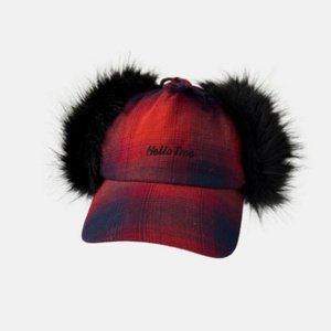 Gorro de Béisbol Estilo Retro con Orejeras de Peluche, Gorro de Invierno con Parches de Mezclilla y Peluche - Product Image 3