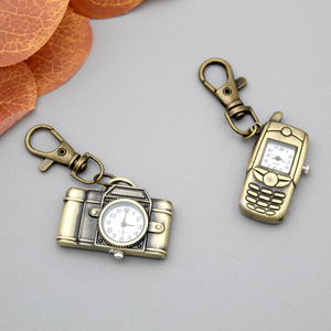 شكل شخصي مخصص تصميم فريد لطيف ساعة جيب صغيرة حلقة مفاتيح خمر معدنية صغيرة كاميرا سلسلة مفاتيح مع ساعة - Product Image 4