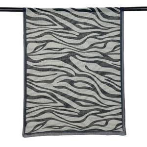 Écharpes personnalisées en viscose modal 40s à imprimé léopard et tigre, hijabs musulmans en rayonne 180cm*70cm, châle respirant à ourlet bébé cousu - Product Image 4