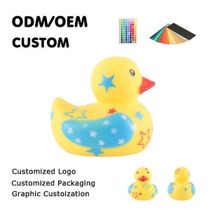 Dibujos personalizados de fábrica, patos divertidos de goma/patitos, juguete de baño con sonido exprimidor, decoración de escritorio de oficina para estudiantes, patitos de goma