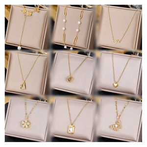 قلادة فاخرة 18 قيراط من الذهب والفولاذ المقاوم للصدأ لؤلؤ الزركون على شكل قلب فراشة قلادة قلادة نسائية من الزمرد - Product Image 1