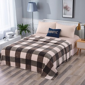 도매 사용자 정의 스트라이프 자카드 폴리 에스테르 플란넬 양털 침대 담요 가정용 소파 수면 침대 커버에 대한 다양한 색상과 크기 - Product Image 3