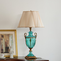 Lampe de table en laiton moderne haut de gamme d'inspiration européenne tout en cuivre Villa Palace Design AC Power Trophy Shape for Living Room