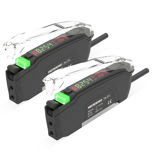 Amplificateur de capteur à fibre optique à faisceau longue portée pour lignes d'assemblage automatisées et systèmes de convoyage PC3 - N Fibre optique haute puissance - Product Image 1
