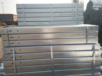 Poste de Acero Tipo C Anticorrosión con Recubrimiento de Zinc HDG, Columna de Canal C, Fijación Estable, Viga en W, Barrera de Seguridad Vial, CE
