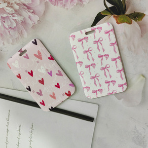 Porta tarjetas rígido con cubierta deslizante tipo pajarita, placa de identificación de plástico ABS en forma de corazón, credencial de empleado, permiso de trabajo, protección UV de doble cara - Product Image 1