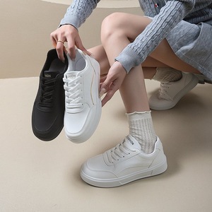 Baskets plateforme minimalistes blanches et noires pour femmes, respirantes, à lacets, pour le quotidien et le streetwear - Product Image 2