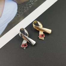 Fiocco in Metallo Argento e Oro per la Consapevolezza del Cancro al Seno con Stampa Offset e Chiusura a Spilla Placcata Argento - Product Image 5