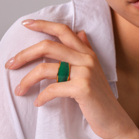 18K Vergoldeter Edelstahl Vintage Breiter Grüner Emaille-Wellenring für Damen Neuerscheinung Modischer Vielseitiger Nischen-Trendschmuck