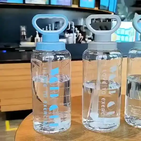 Botella de agua de plástico a prueba de fugas de gran capacidad para deportes al aire libre de 1.8L con asa