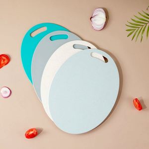 Planche à découper ovale en plastique épais écologique avec logo personnalisé - Product Image 2