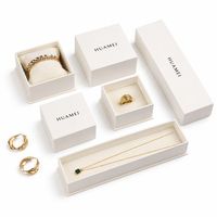 Boîte cadeau en papier rigide rectangulaire avec logo personnalisé, design de luxe avec couvercles supérieur et inférieur, boîte d'emballage pour bijoux, emballage pour collier