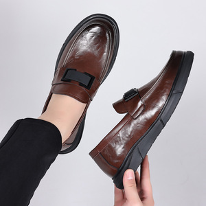 รองเท้าโลฟเฟอร์หนังลำลองสำหรับผู้ชาย พื้นนุ่ม หนังวัว หัวมน สวมใส่สบาย สีดำ สีน้ำตาล แฟชั่นวัยรุ่น รองเท้าขับรถ - Product Image 2