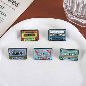 Pins Esmaltados de Casete de Música de <span class=keywords><strong>los</strong></span> 80s <span class=keywords><strong>y</strong></span> 90s, Broche Retro Nostálgico con la Frase 'Hello Future Not Dream We Are Superhuman', Pin de Solapa, Joyería - Product Image 2