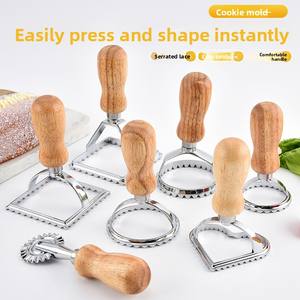 Nouveaux <span class=keywords><strong>emporte</strong></span>-pièces et moules créatifs de Noël en forme de cœur et carré, outils de pâtisserie pour usage domestique, vente en gros - Product Image 1