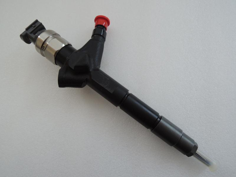 common rail injector 095000-6244 095000-6240 original fuel diesel engine injector 0950006240 for 16600-VM00D 16600-MB40E