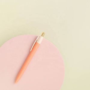 Bolígrafo de punta redonda simple color macarrón para estudiantes, 1.0 mm, impresión UV, regalo promocional de oficina, plástico, logotipo personalizado - Product Image 3