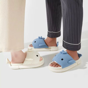 StepGrace achète des pantoufles d'animaux de requin, pantoufles mignonnes en coton pour femmes et hommes, chaussures chaudes à plateforme pour la famille à l'intérieur - Product Image 4