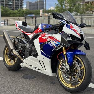 Hondai CBR1000RR-R : Superbike technologique de MotoGP avec une puissance de 160 kW et un cadre léger - Product Image 3