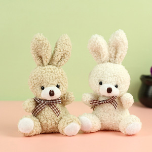 Peluche Coniglio Seduto All'ingrosso, Simpatico, con Orecchie Lunghe e Sciarpa, Imbottito in Cotone PP, Ciondolo per Zaino da Donna, Accessorio per Abbigliamento - Product Image 3