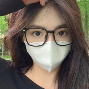 กรอบแว่นตาสไตล์เกาหลี TR 39002 ทรงสี่เหลี่ยมป้องกันแสงสีฟ้าสำหรับทุกเพศแต่งหน้าฟรีแว่นตาใสสีขาว - Product Image 3