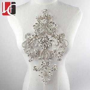 Appliques en strass thermocollants en forme de cœur en cristal argenté Hechun HC-3713, avec élasticité, pour vêtements et robes de mariée - Product Image 1
