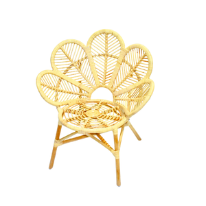 Le fauteuil paon en rotin Angsana se distingue par sa tressage naturel écologique, alliant design moderne et élégance intemporelle. - Product Image 1