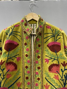 Chaqueta de Terciopelo Bordada a Mano 2026, Cuello Alto, Diseño Floral, Manga Larga, Ropa de Invierno, 100% Lana, Estilo Casual Cálido - Product Image 3