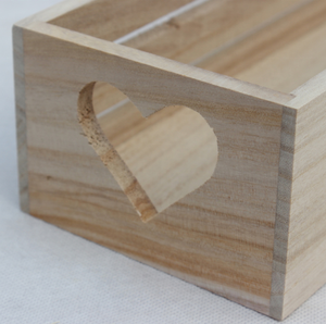 Scatola Decorativa in Legno a Forma di Cuore, Vassoio Stretto con Manico Traforato, Contenitore per Piante e Oggetti - Product Image 4