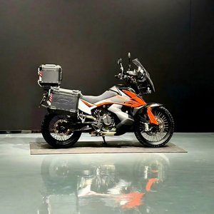 Moto <span class=keywords><strong>KTM</strong></span> 790 ADV 799cc, bicylindre en parallèle, refroidissement liquide, moto d'aventure et de tourisme, propriétée par un particulier, avec accessoires modifiés complets. - Product Image 1