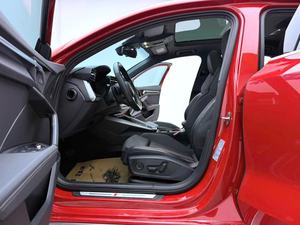 Audi A3 L modello 2023 con motore 1.4 TFSI, tetto panoramico, sedili in pelle, interni scuri, pneumatici R18, basso chilometraggio - Product Image 5
