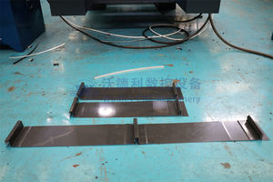 Machine automatique de formage de rouleaux à joint debout autobloquant Machine de formage de carreaux Joint en acier centré sur les engrenages Panneau caché pour toiture - Product Image 6