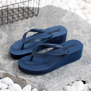 Sandalias de cuña para mujer con suela gruesa y puntera abierta, estilo casual y antideslizante para playa y uso exterior. - Product Image 3