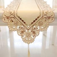 Nappe rectangulaire et serviettes carrées à motifs géométriques brodés de style européen avec housses de chaise en polyester écologique