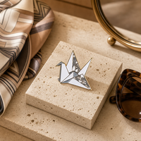 Grue origami en or Logo rétro en bambou Épingle en émail souple dur personnalisée Fabrication de métal Épingles en émail souple Badges