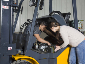 Chariot élévateur 4,5t U450 4x4 hydraulique tout-terrain avec grosse remise - Product Image 6