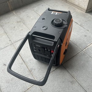 Générateur à essence à inverseur 4 temps refroidi par air 206cc 5500W Démarrage à distance Léger 110V/220V Générateur à essence 100% fil de cuivre - Product Image 5
