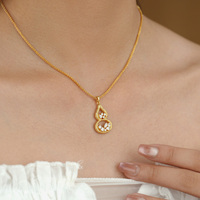 Collier pendentif porte-bonheur en laiton creux en forme de gourde, entièrement pavé de zircons multiformes pour femme