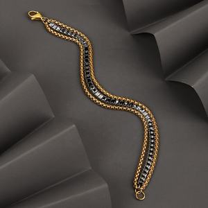 สร้อยข้อมือสามชั้นสำหรับผู้หญิงผู้ชาย สแตนเลสสตีล ทนทาน ไม่ลอก สีทอง/ดำ - Product Image 1