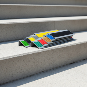 Bande de <span class=keywords><strong>caoutchouc</strong></span> antidérapante <span class=keywords><strong>d</strong></span>écorative colorée <span class=keywords><strong>pour</strong></span> escaliers intérieurs et extérieurs - Product Image 1