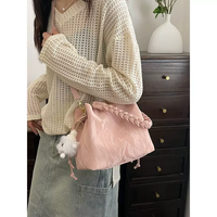 Sac fourre-tout classique plissé avec décoration de sangle tressée en cuir PU, sac à main pour femme, fournisseur chinois, service de fabrication de sacs à main