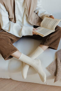 Chaussettes d'hiver en laine confortables pour femmes Chaussettes souples au design simple <span class=keywords><strong>noir</strong></span> <span class=keywords><strong>et</strong></span> <span class=keywords><strong>blanc</strong></span> avec longueur d'équipage à double aiguille <span class=keywords><strong>japonaise</strong></span> avec <span class=keywords><strong>manchette</strong></span> à logo - Product Image 6