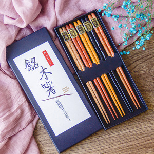 Ensemble de 5 paires de baguettes japonaises coréennes en bois naturel, ensemble cadeau léger avec étui, baguettes en bois naturel - Product Image 1