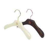 Cintre à vêtements en bois pour enfants YT006, blanc brillant, cintre pour enfants, cintre pour bébé, logo personnalisé, crochet rond doré rose