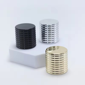 Botella de Perfume Personalizada Transparente en Forma de Cilindro con Pulverizador, 30ml 50ml, Botella de Perfume Vacía de Vidrio de Lujo con Tapa Dorada - Product Image 3