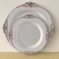 Assiettes en plastique élégantes avec bordure dorée, comprenant des assiettes plates et des assiettes à dessert pour les fêtes, les anniversaires et les remises de diplômes
