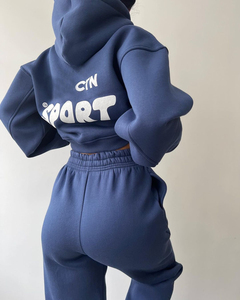 Completo Invernale da <span class=keywords><strong>Donna</strong></span>: Felpa con Cappuccio e <span class=keywords><strong>Pantaloni</strong></span> della <span class=keywords><strong>Tuta</strong></span>, Due Pezzi, Spalle Cadenti, Vestibilità Ampia, in Pile Pesante di Cotone con Stampa Serigrafica - Product Image 3