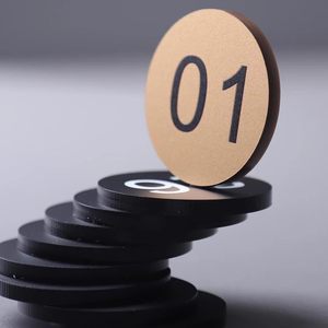 Numéros de table en acrylique 1-100, autocollants anti-décoloration, étiquettes imperméables pour <span class=keywords><strong>maison</strong></span>/locataire/restaurant (noir/or 5 cm) - Product Image 6