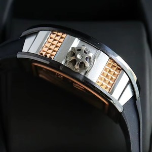 นาฬิกาข้อมือผู้ชาย รุ่น Horology Selection สายคาร์บอนไฟเบอร์สีดำ ตัวเรือนโรสโกลด์  หน้าปัดลายหิน  พร้อมเข็มเรืองแสง  ระบบอัตโนมัติ  ดีไซน์สปอร์ต - Product Image 4