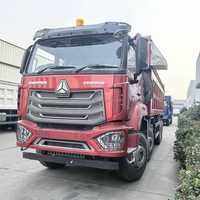 Truk Tambang HOWO NX 8x4 dengan 4 Roda Kemudi Depan, Truk Dump Putar Fleksibel untuk Lokasi Kerja Sempit